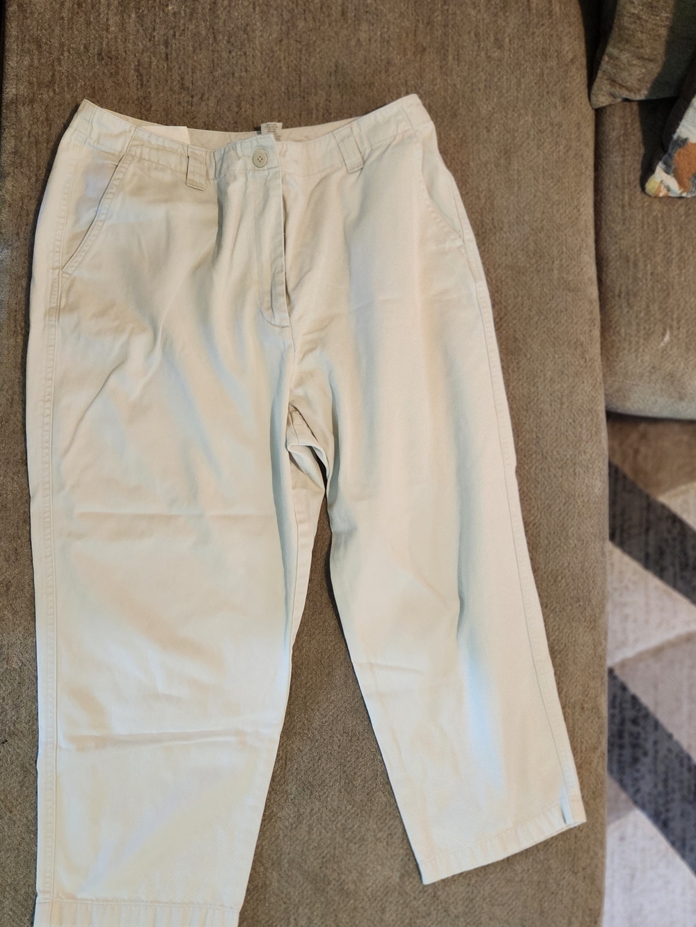 Women’s Straight Leg Crop Pants in Light Beige